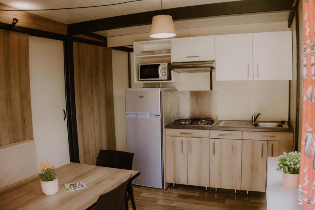 Onlycamp Le Pont Romain Yvré-lʼÉvêque Dış mekan fotoğraf