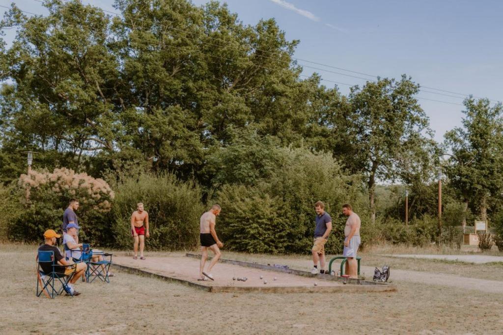 Onlycamp Le Pont Romain Yvré-lʼÉvêque Dış mekan fotoğraf