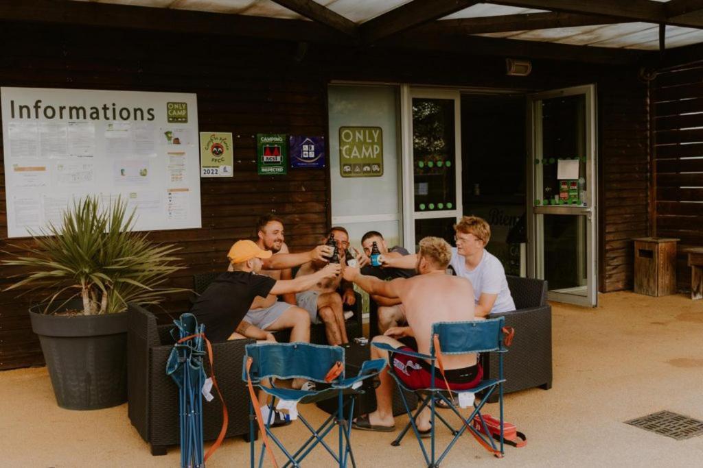 Onlycamp Le Pont Romain Yvré-lʼÉvêque Dış mekan fotoğraf