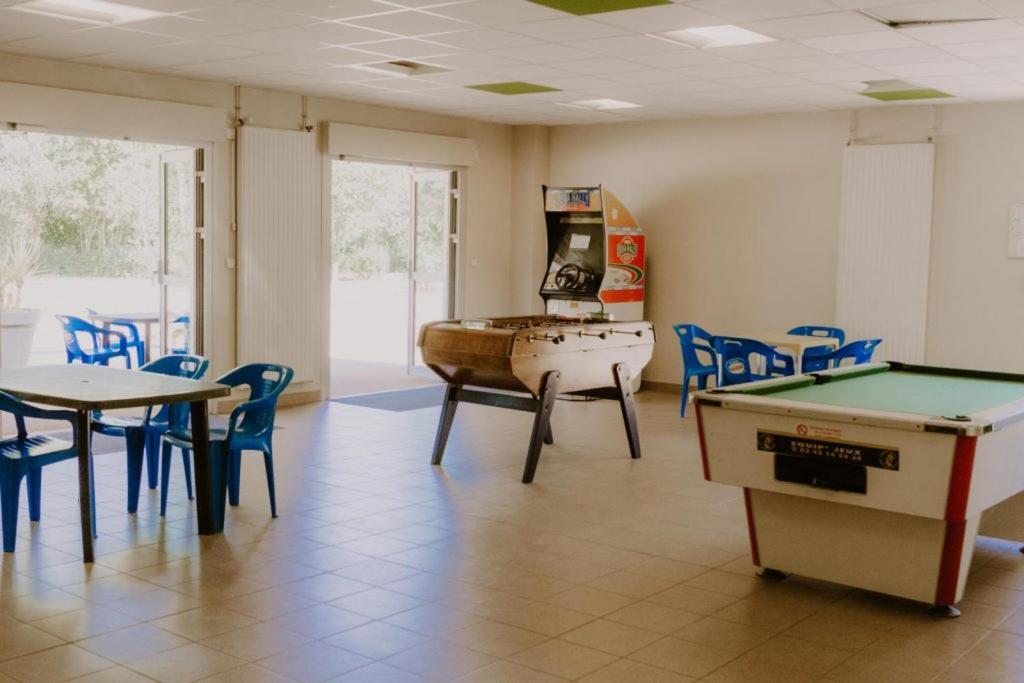 Onlycamp Le Pont Romain Yvré-lʼÉvêque Dış mekan fotoğraf